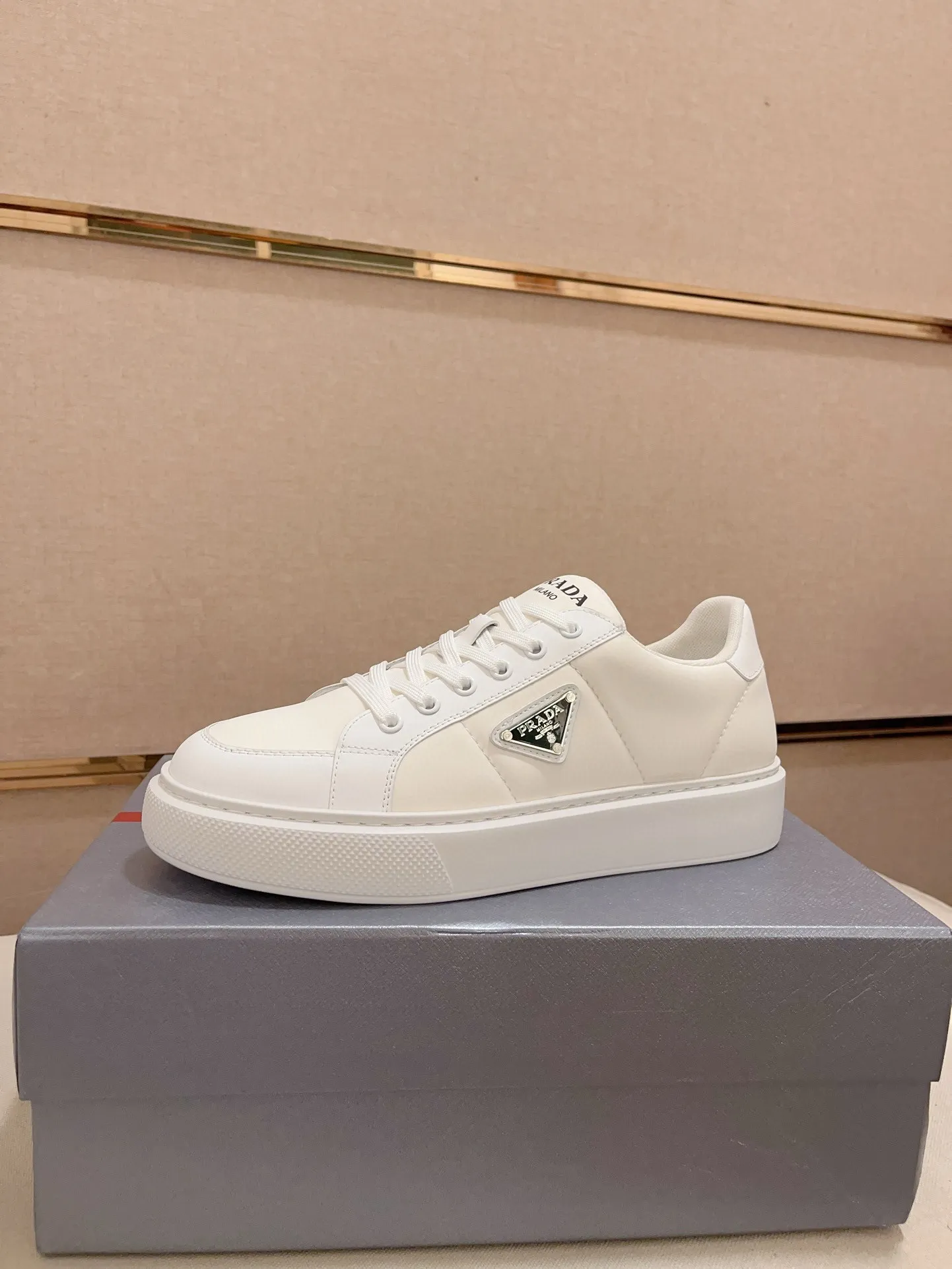 Factory price 580💰 ✔️✔️✔️High version High-quality new Prada (Prada) counters are on the market at the same time. The new men's shoes and 😘fabrics are selected from first-layer cowhide and are made by pure handicrafts. Lining: Full cowhide lining. 👍🏿 High-end ☄️ air-cushion molded anti-slip rubber outsole, exquisite lines, simple and elegant, comfortable and high-end for leisure travel. Code number: 38 to 44 (45 can be customized)